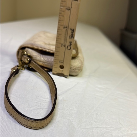 Coach Cream Clutch with Signature Design - Picture 13 of 14